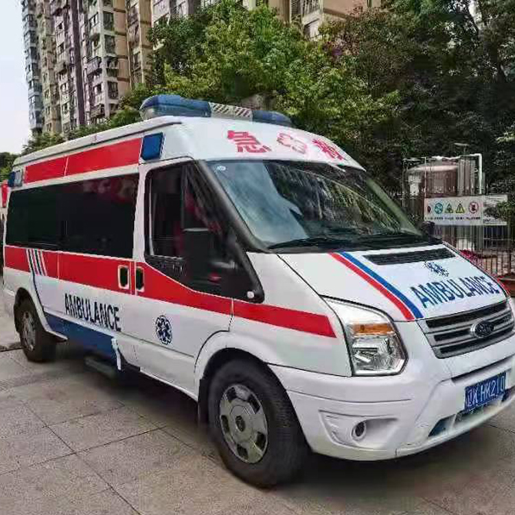 港口镇长途救护车护送病人返乡